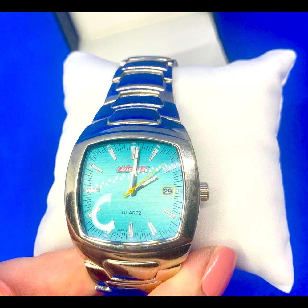 Dickies Mens Watch with Blue Face Silver Buckle Strap